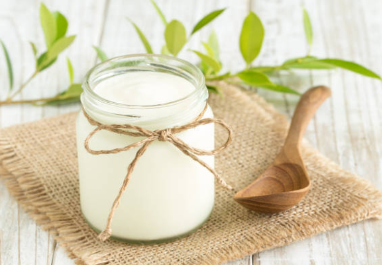 tinh bột nghệ với sữa chua