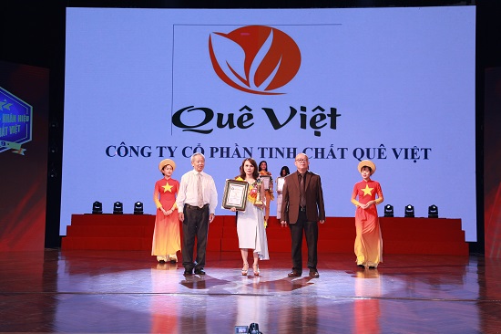 Quê Việt nhận giải thưởng Thương hiệu xuất sắc 3 miền 2018